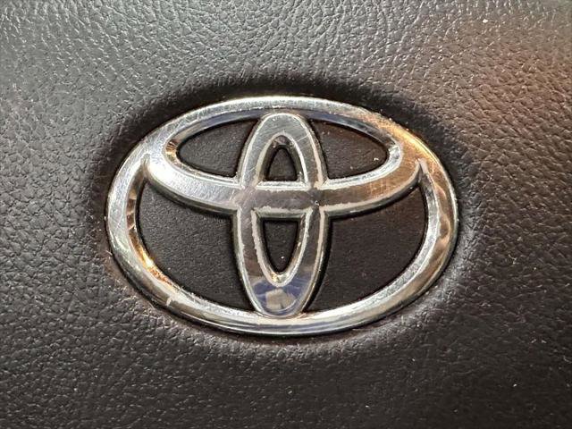 Used 2015 Toyota Corolla LE FWD image 24