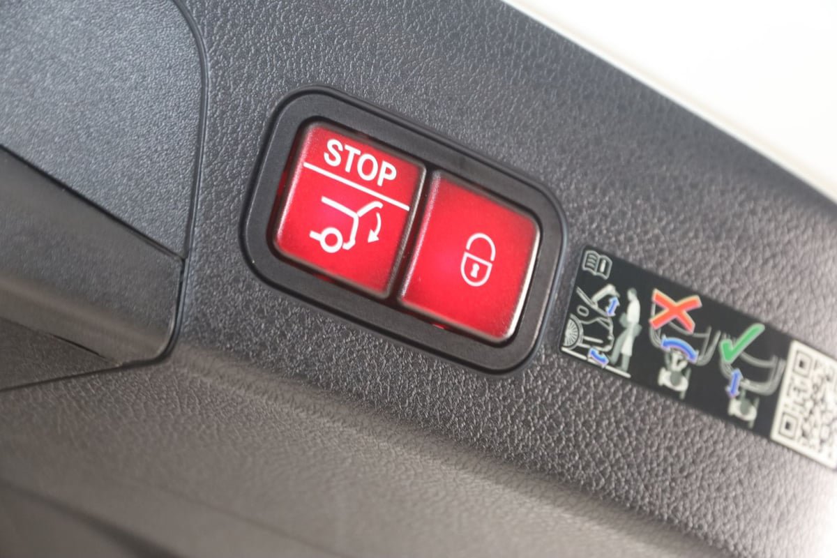 Used 2025 Mercedes-Benz GLE 450 4MATIC image 52
