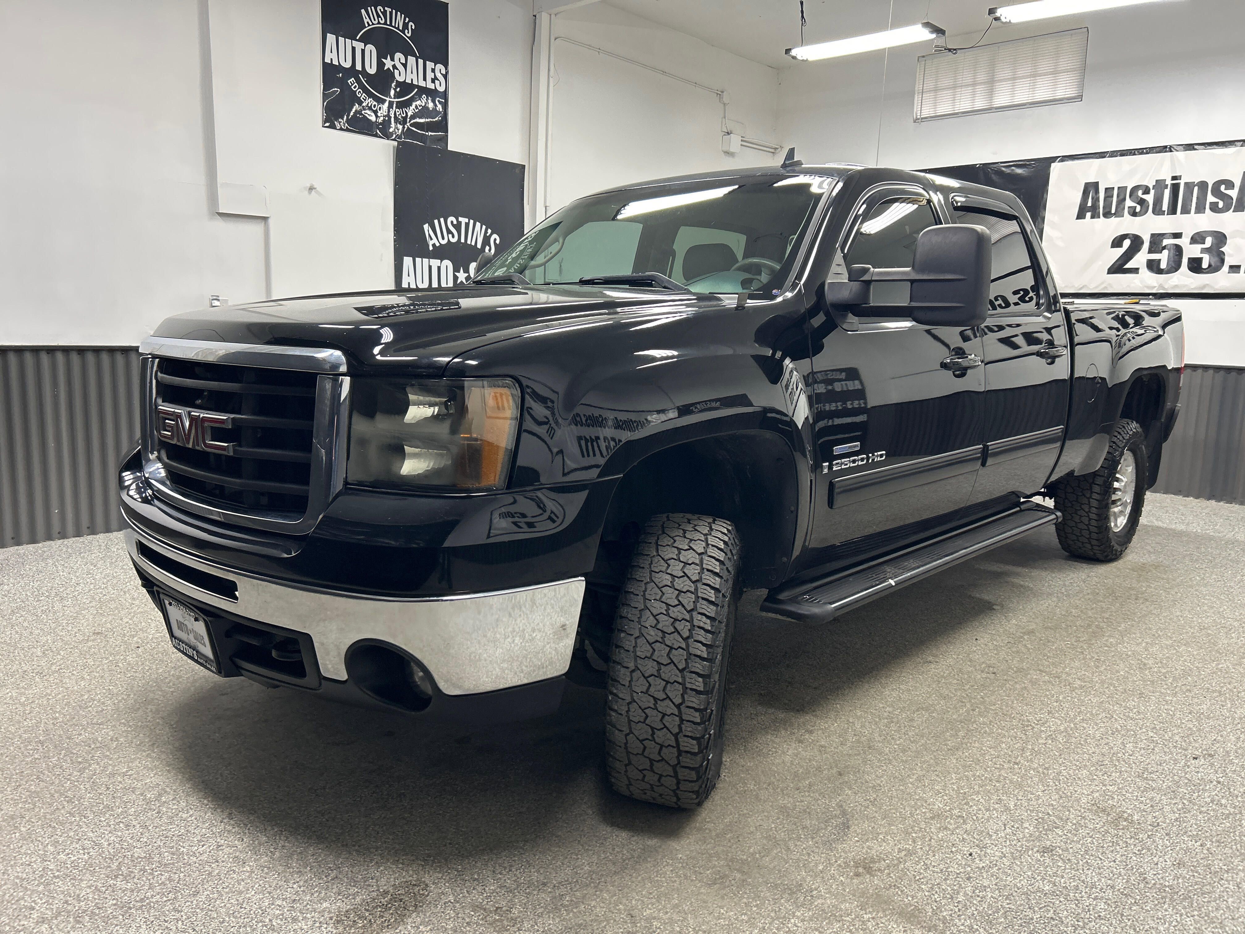 Used 2008 GMC Sierra 2500 SLT w/ Z71 Off-Road Package AWD/4WD image 3