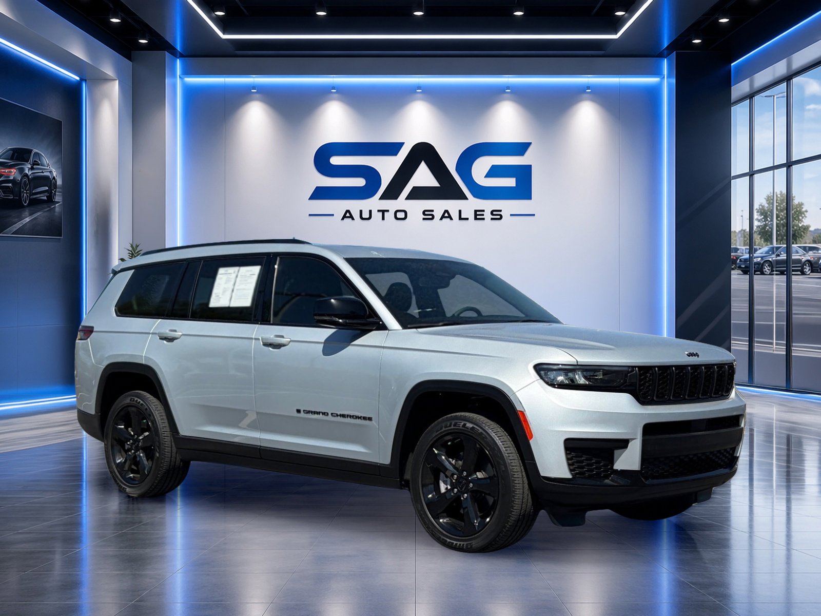 Used 2023 Jeep Grand Cherokee L Laredo AWD/4WD image 2