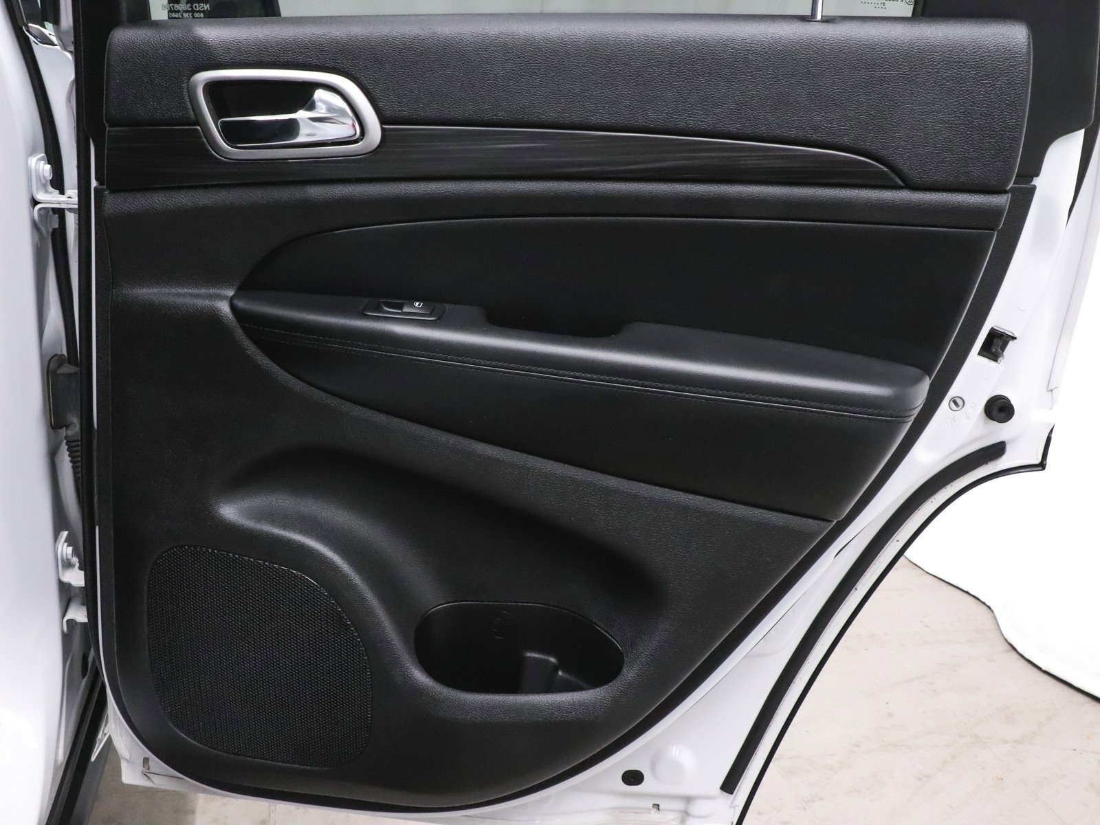 Used 2021 Jeep Grand Cherokee Laredo image 15