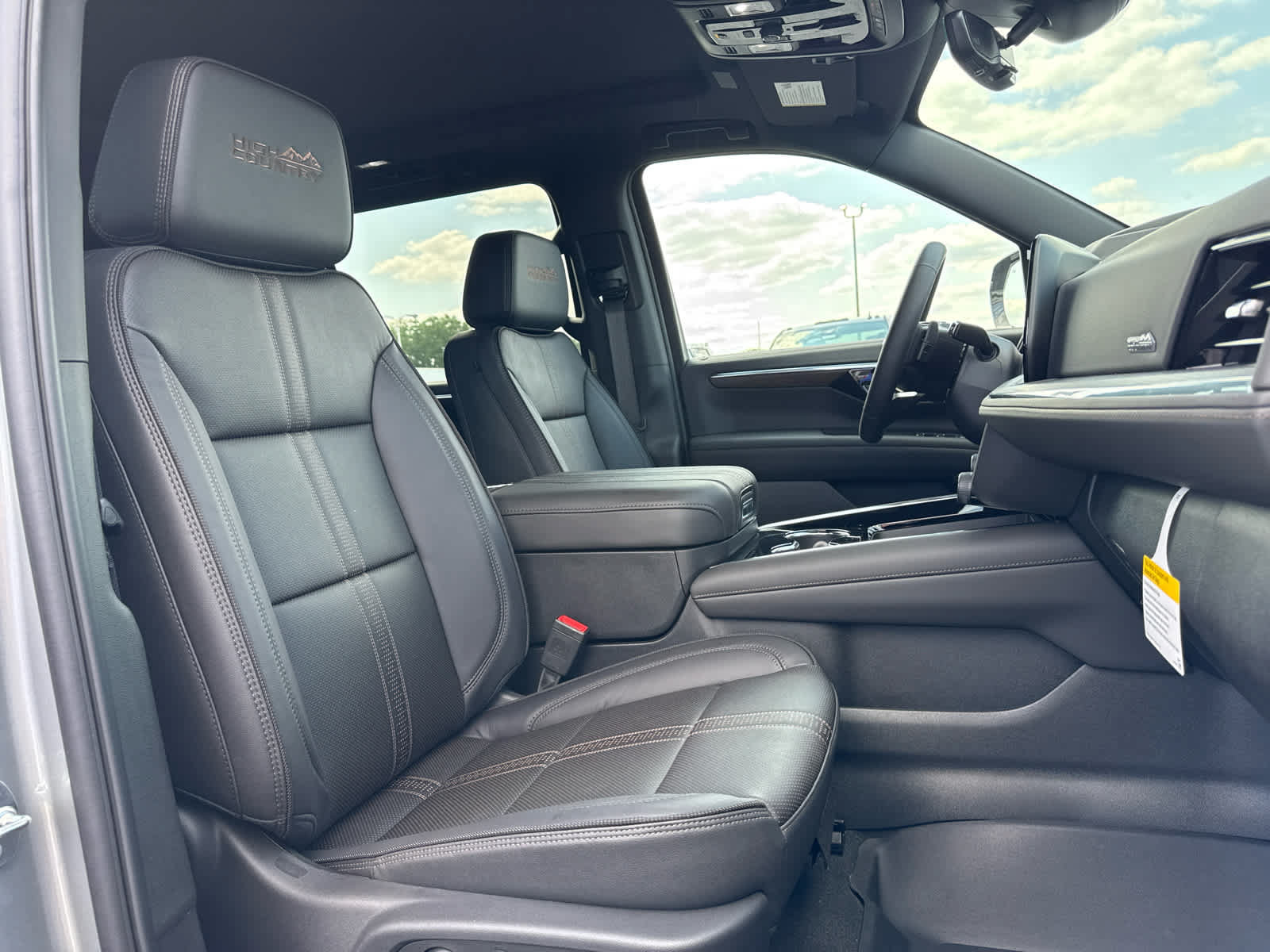 New 2026 Chevrolet Suburban High Country w/ Sun And Tow Package AWD/4WD image 27