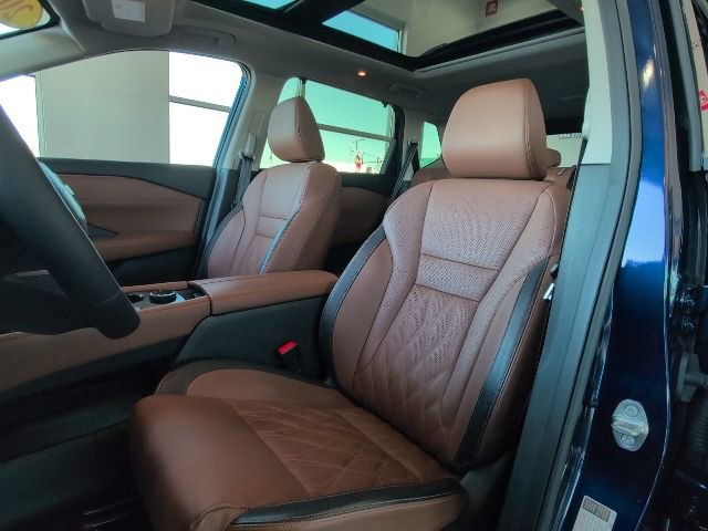 Used 2025 Nissan Rogue Platinum w/ Platinum Premium Package image 16