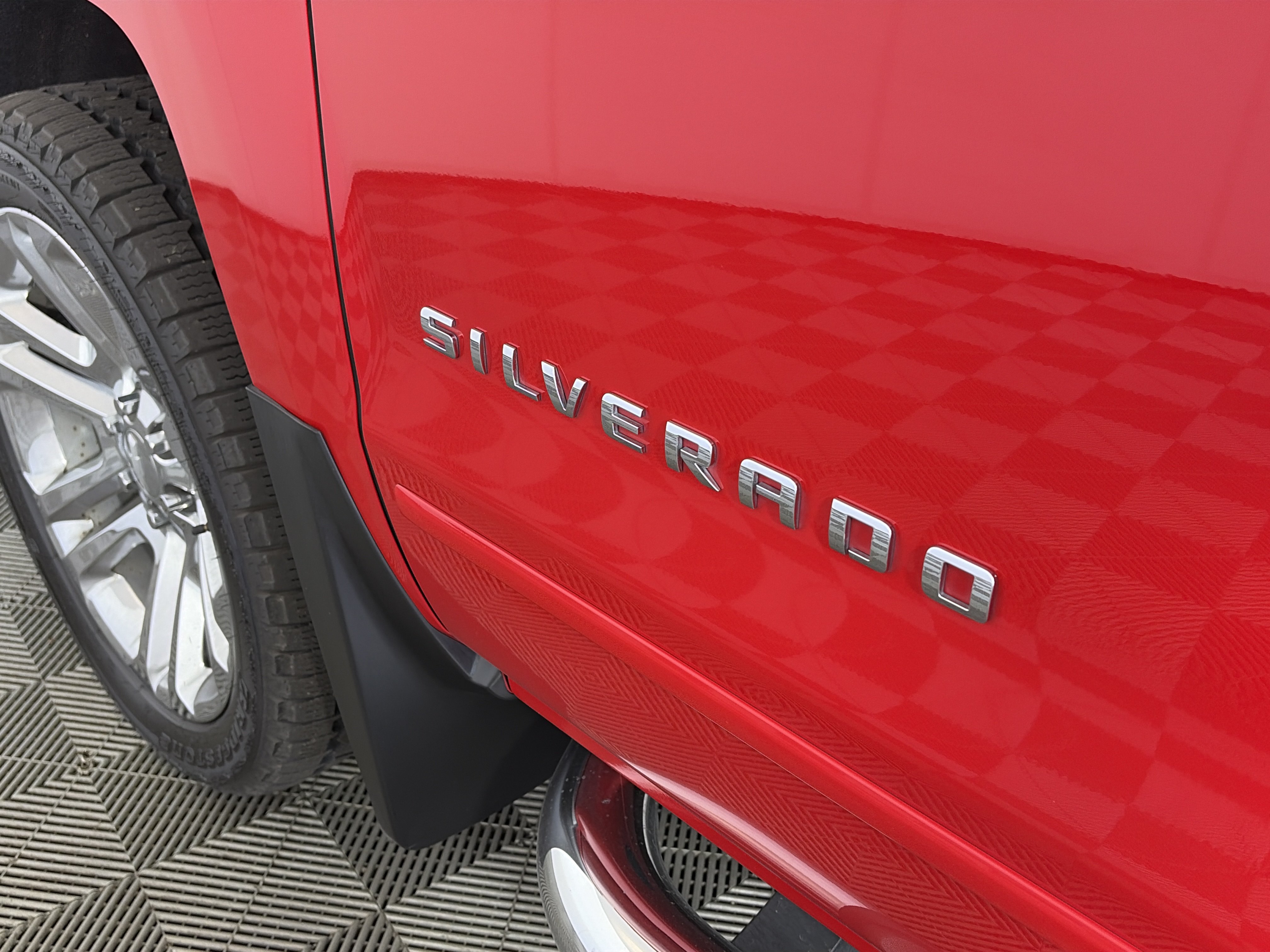 Used 2018 Chevrolet Silverado 1500 LT w/ All Star Edition AWD/4WD image 18