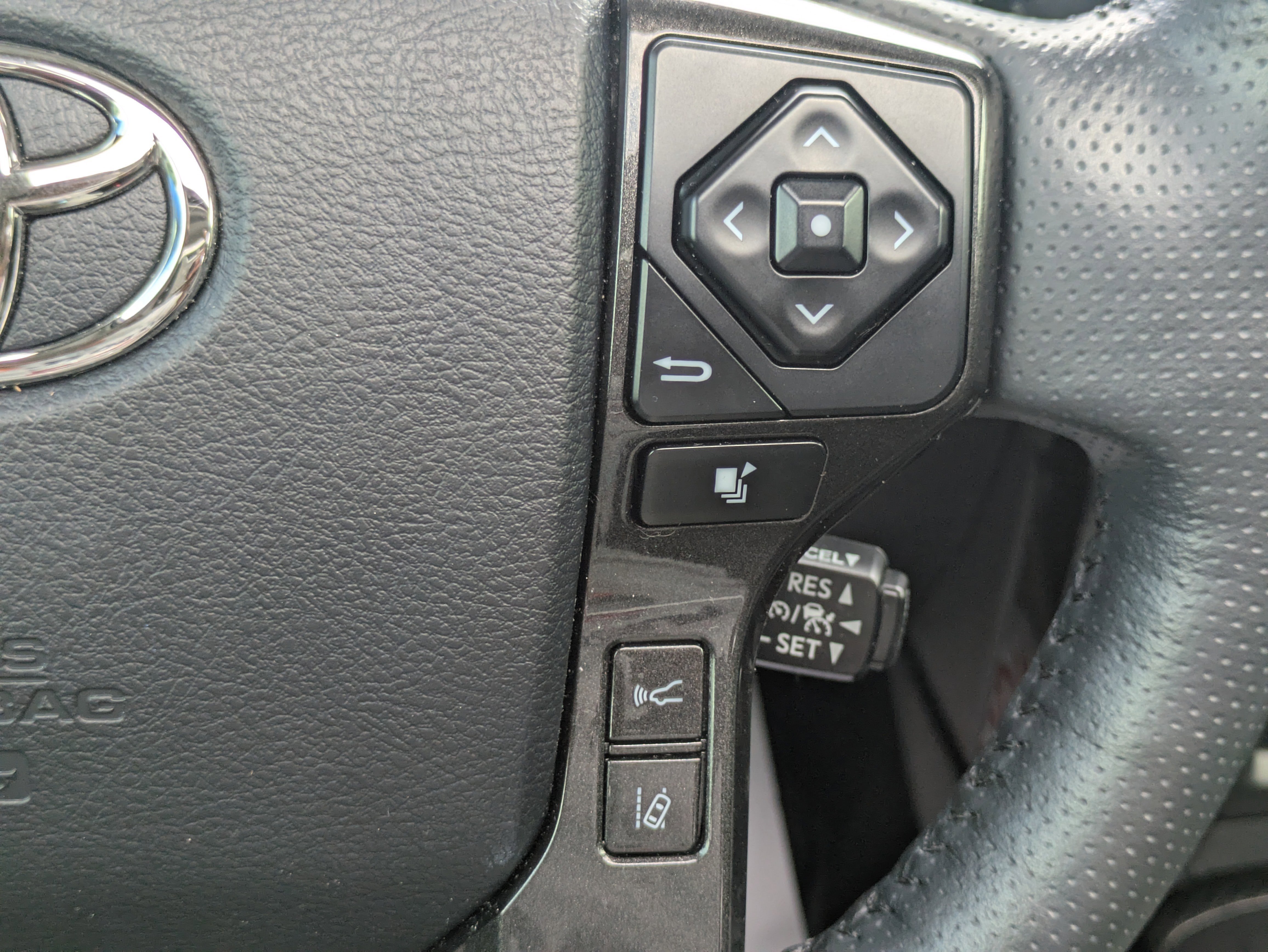 Used 2024 Toyota 4Runner TRD Off-Road Premium w/ Moonroof Package AWD/4WD image 33