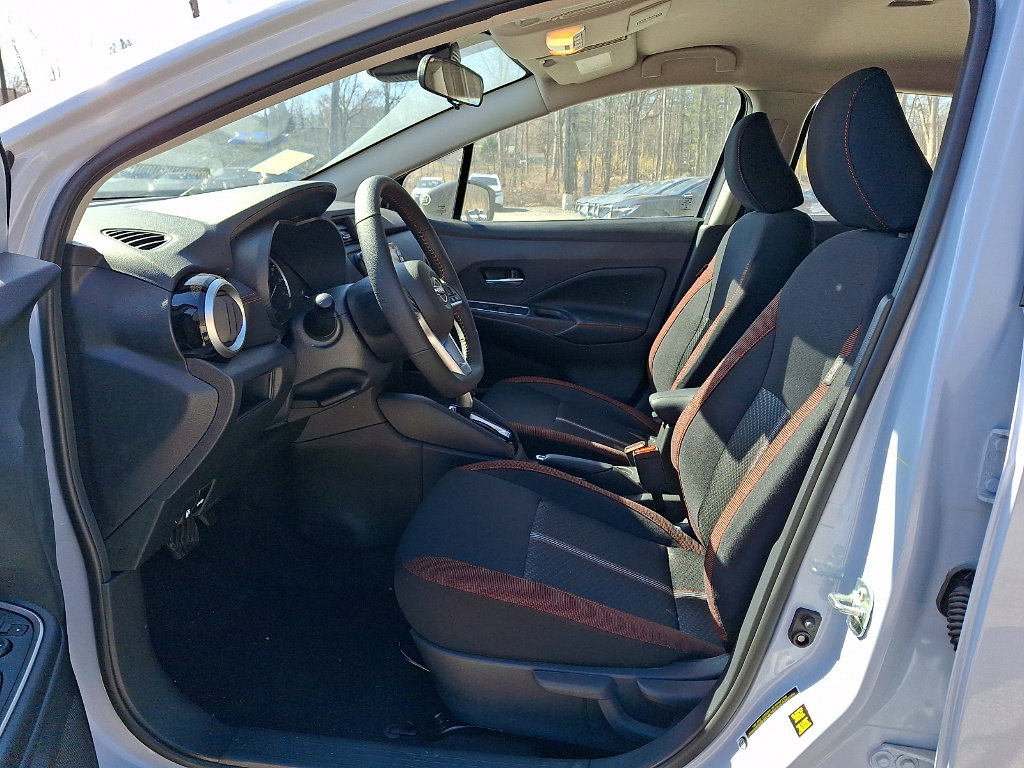 New 2025 Nissan Versa SR FWD image 6