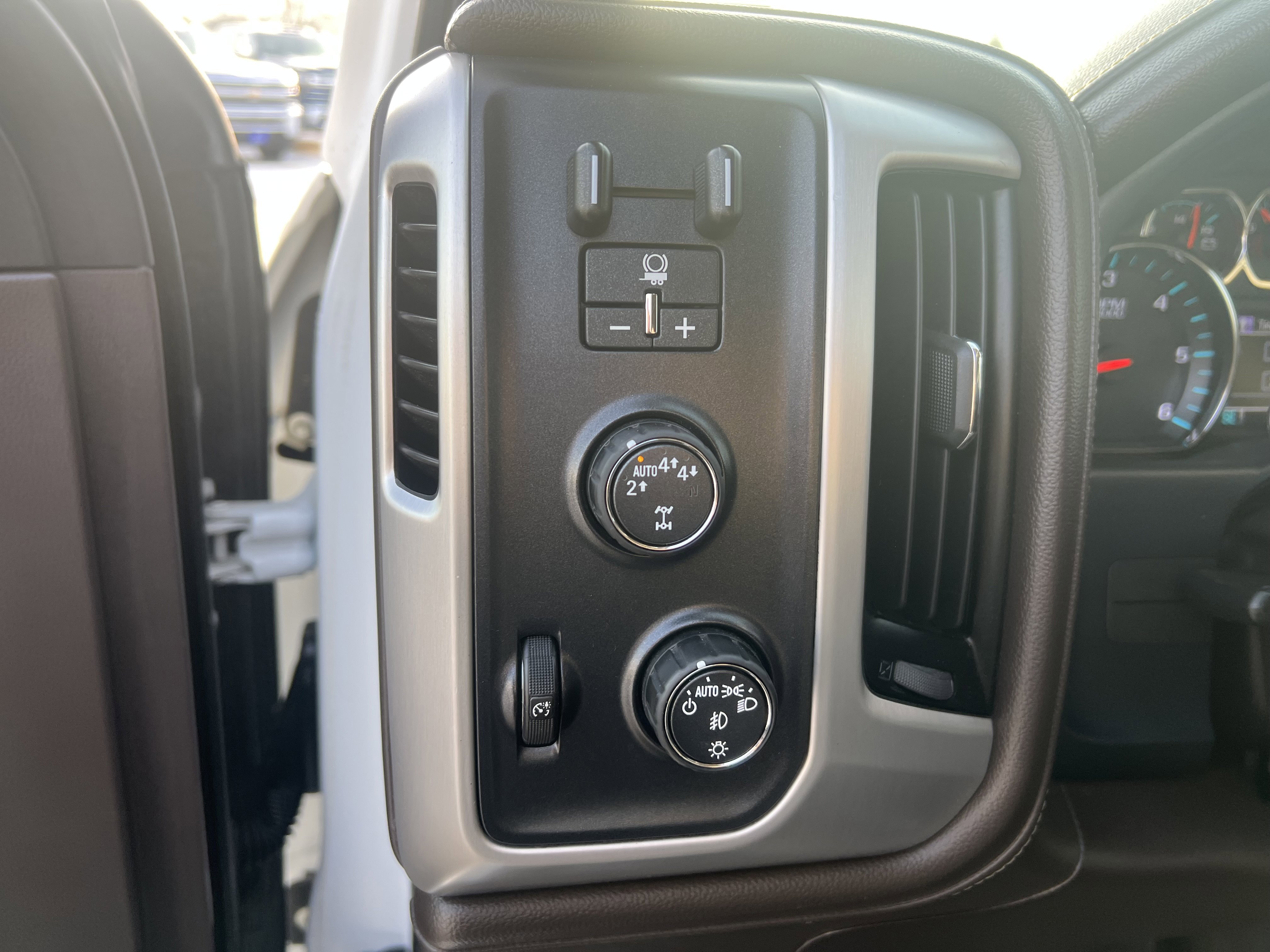 Used 2018 GMC Sierra 1500 SLT image 18