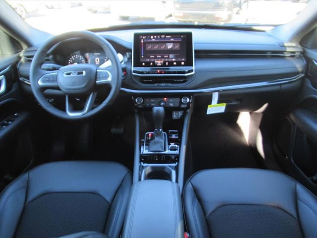 New 2026 Jeep Compass Latitude image 11