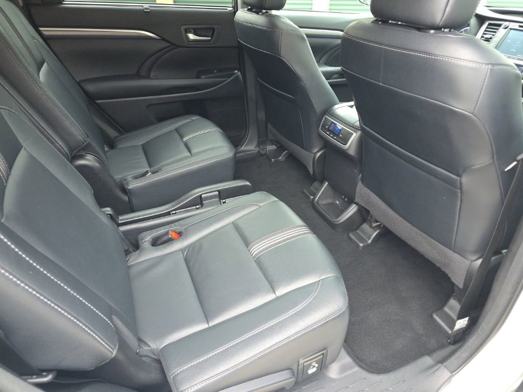 Certified 2018 Toyota Highlander SE image 16
