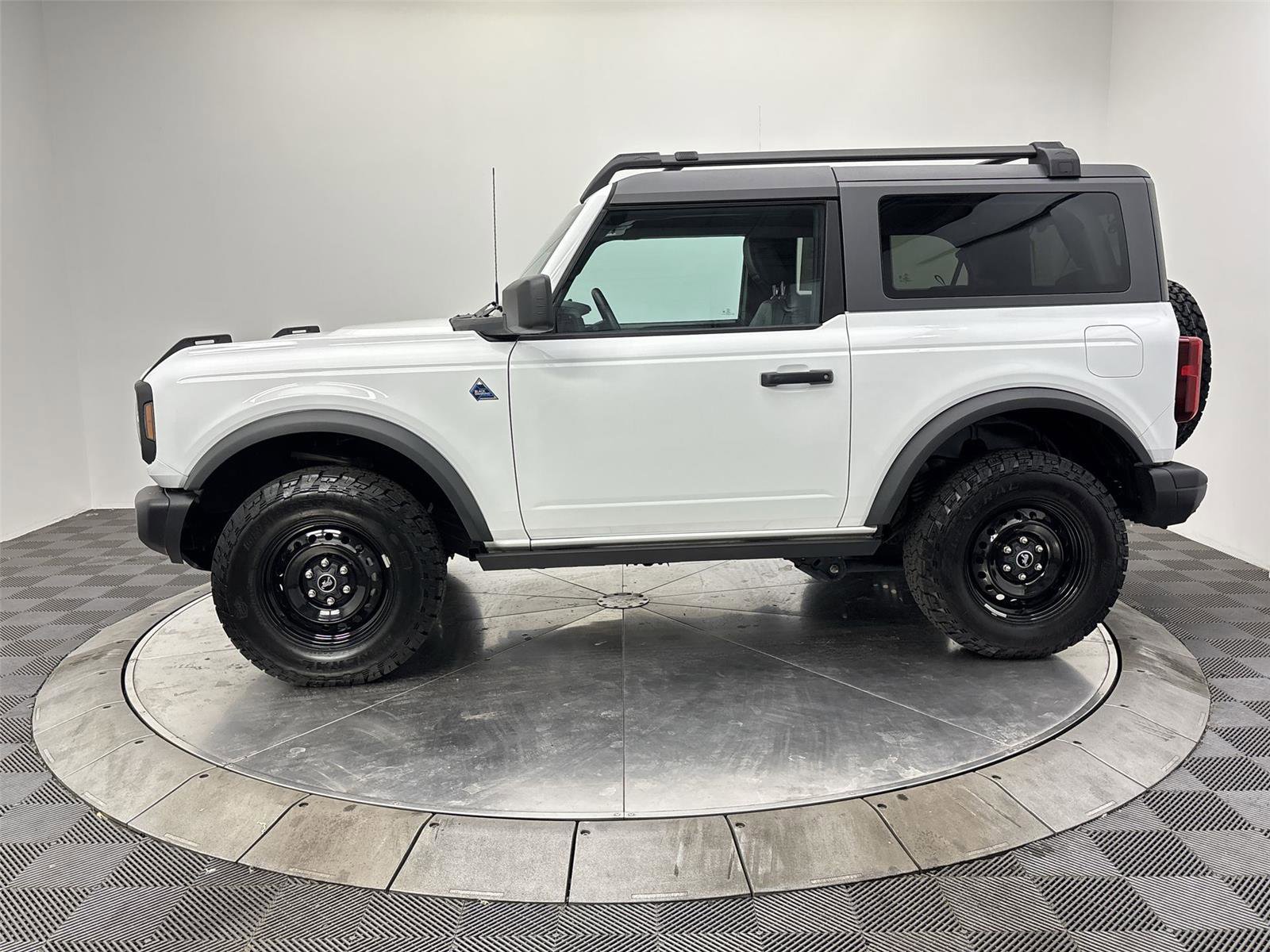 Used 2022 Ford Bronco Black Diamond image 16