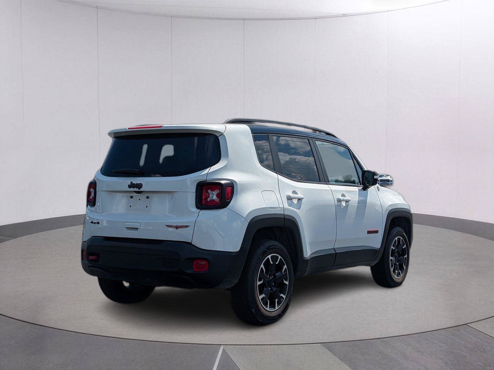 Used 2023 Jeep Renegade Trailhawk AWD/4WD image 5