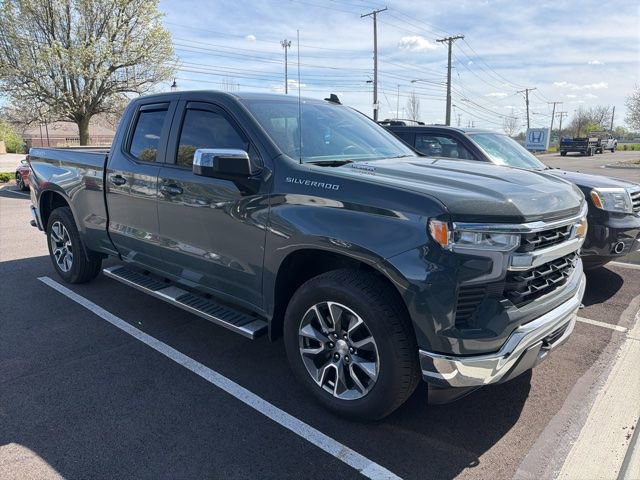 Used 2025 Chevrolet Silverado 1500 LT image 4