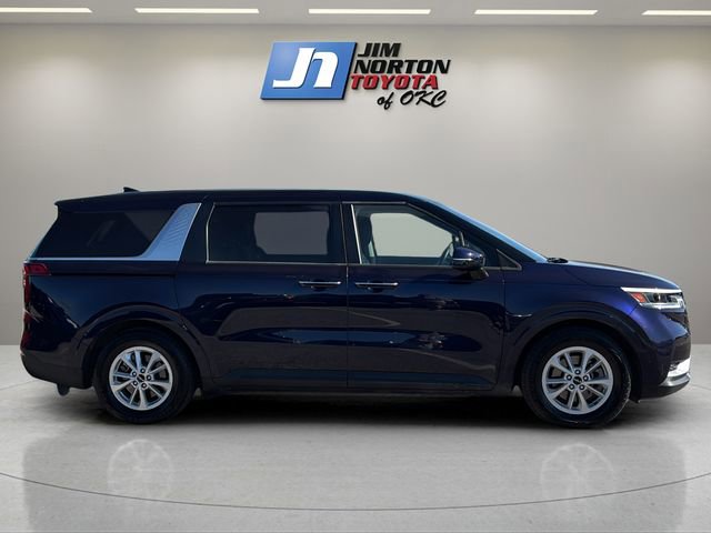 Used 2023 Kia Carnival LX FWD image 4
