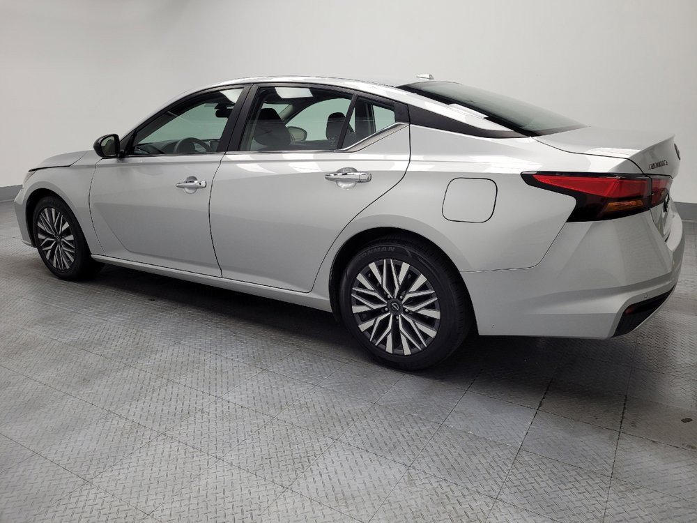 Used 2024 Nissan Altima 2.5 SV image 3