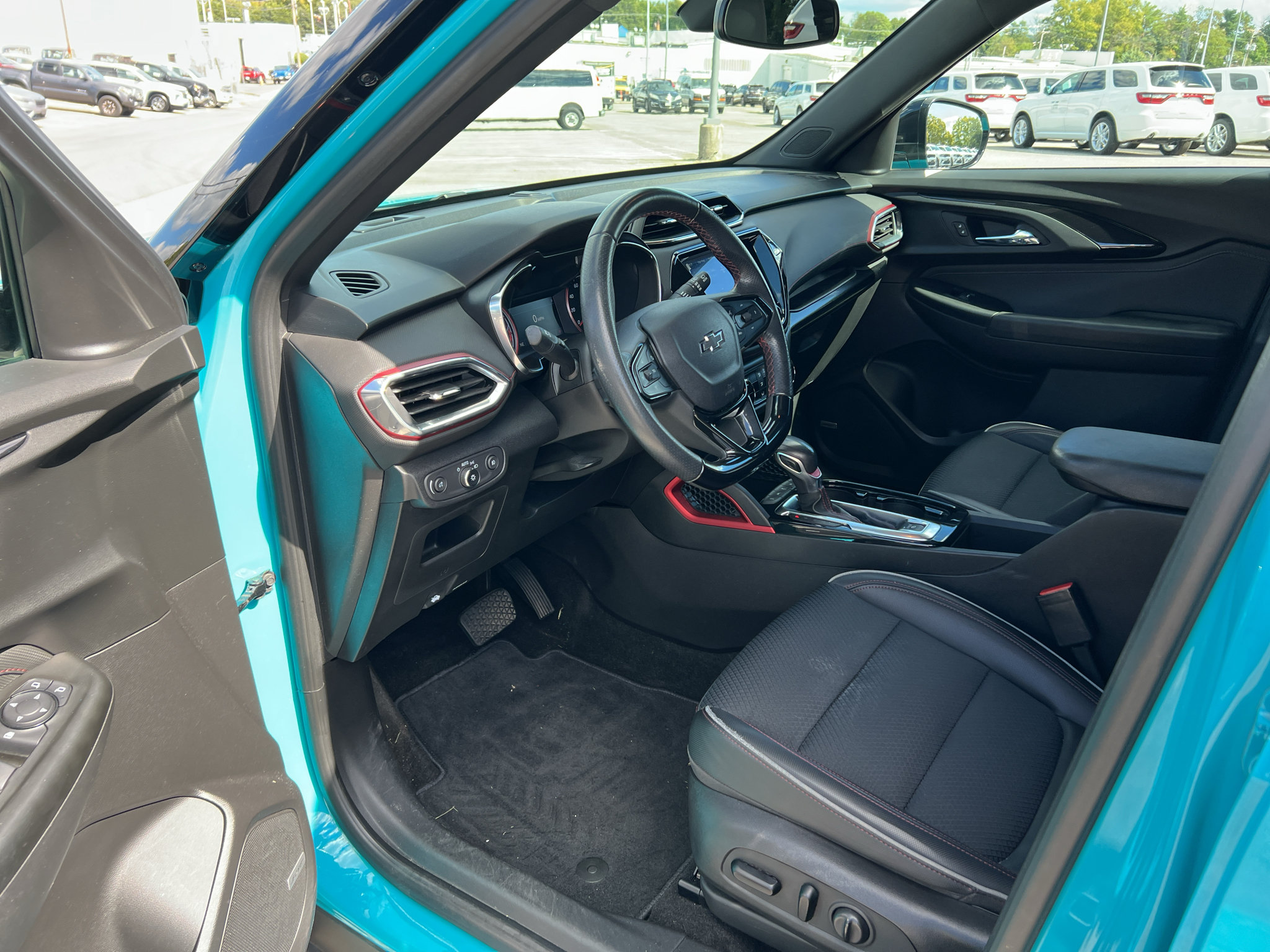 Used 2021 Chevrolet TrailBlazer RS w/ Technology Package FWD image 12