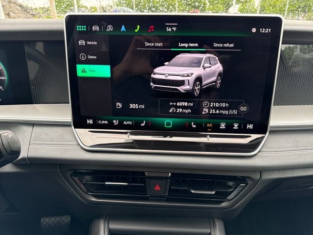 Used 2025 Volkswagen Tiguan SE AWD/4WD image 26