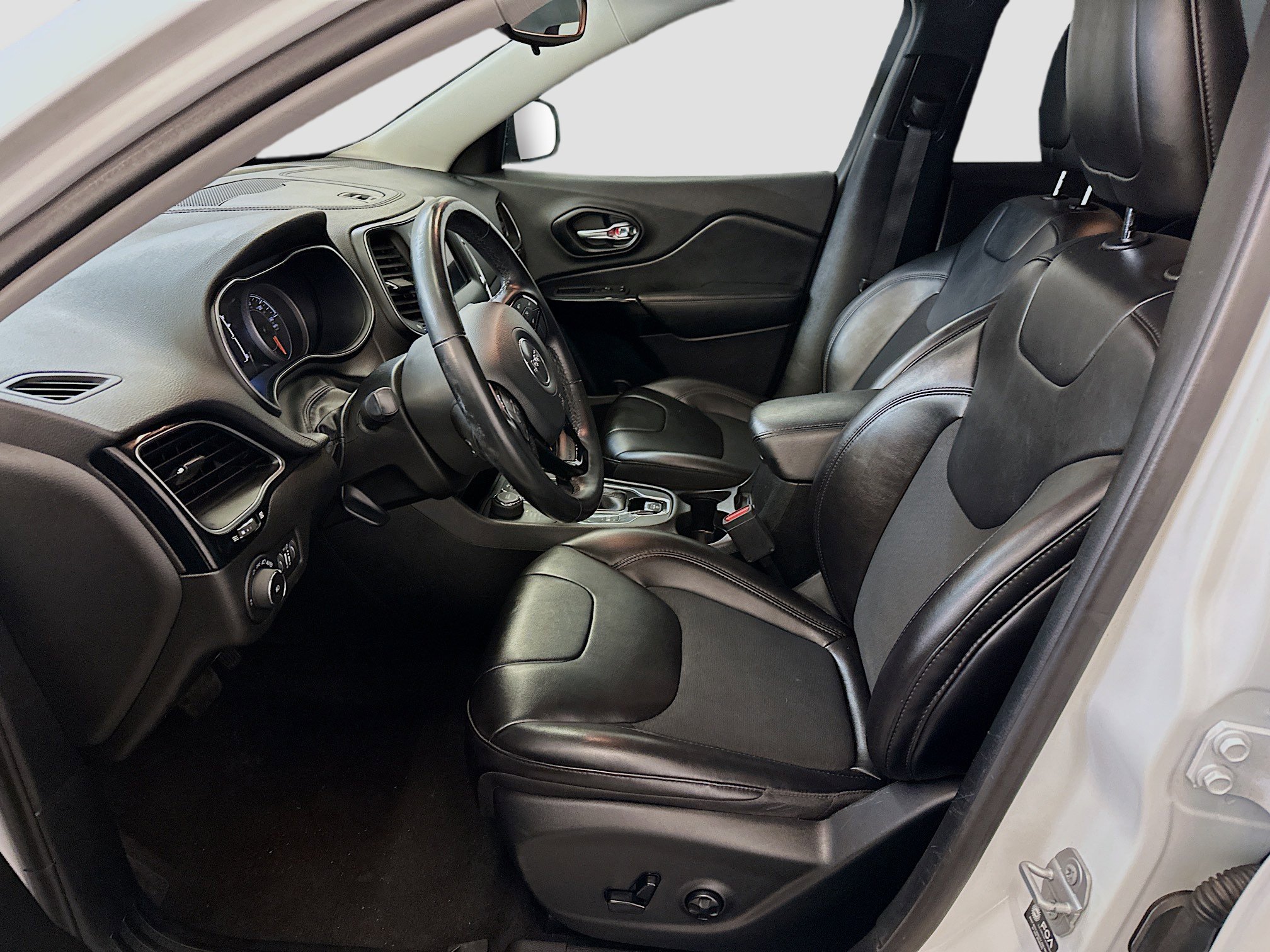 Used 2021 Jeep Cherokee Latitude Plus image 13