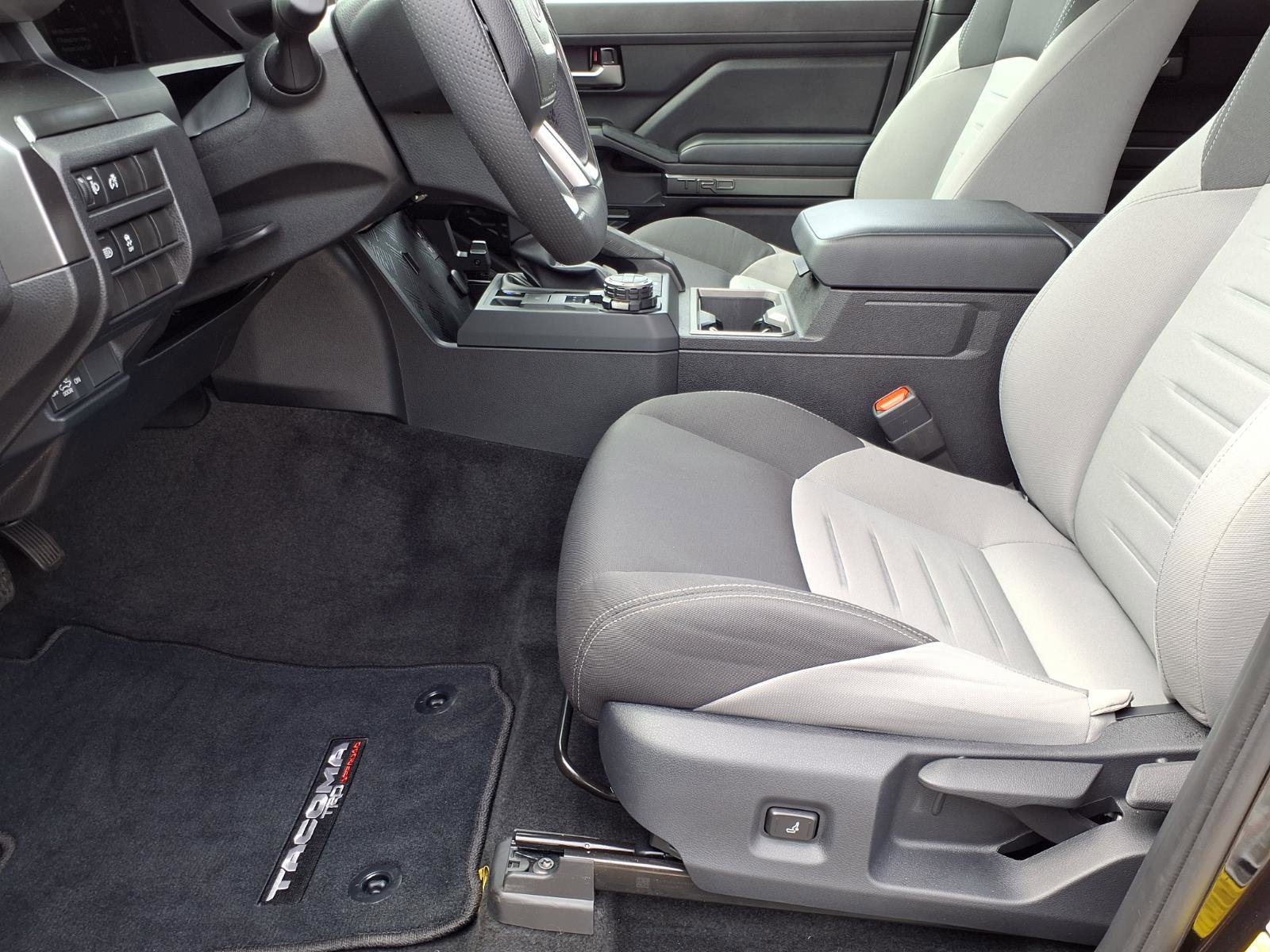 Used 2025 Toyota Tacoma TRD Off-Road image 9