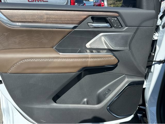 New 2026 GMC Acadia Denali Ultimate w/ LPO, Floor Liner Package AWD/4WD image 24