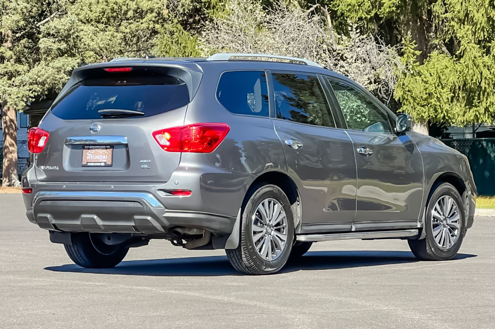 Used 2018 Nissan Pathfinder SL image 4