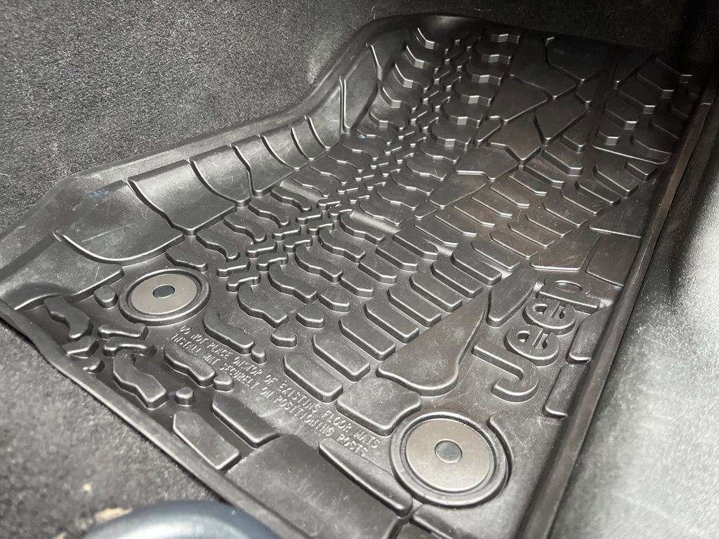 Used 2018 Jeep Wrangler Unlimited Rubicon w/ Cold Weather Group AWD/4WD image 49