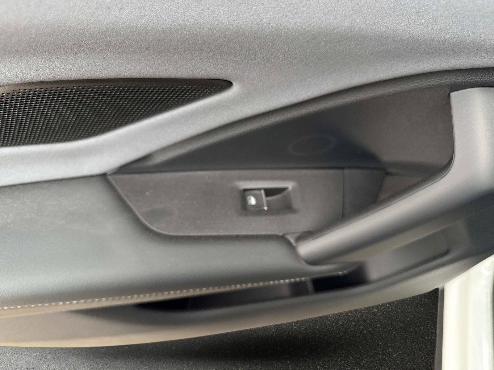 New 2026 Volkswagen Tiguan SE R-Line image 12