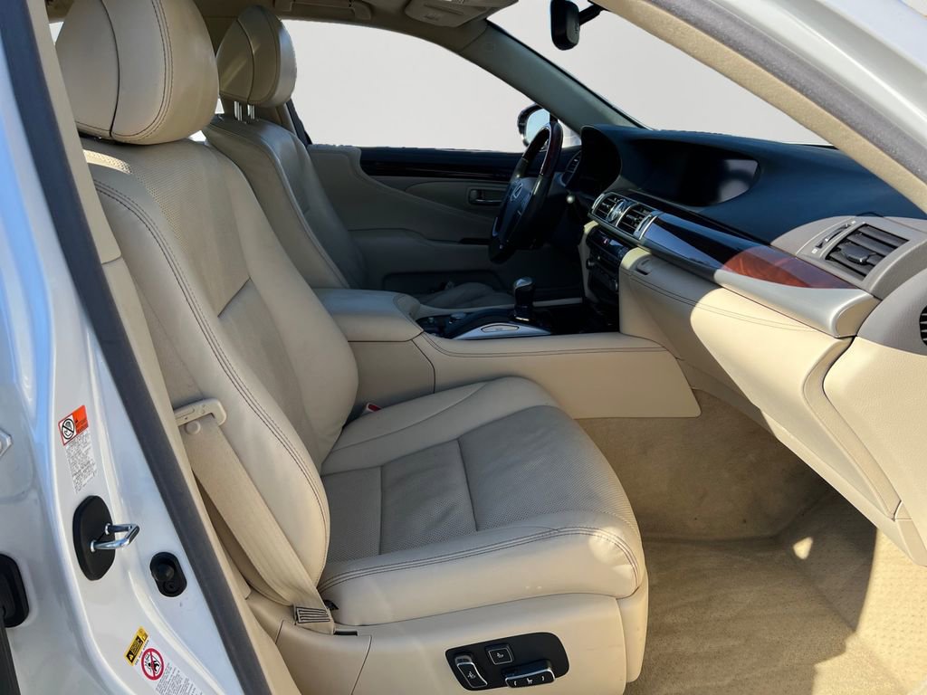 Used 2016 Lexus LS 460 AWD image 7