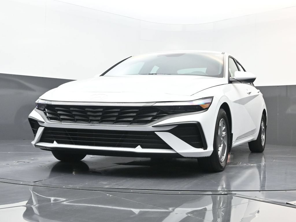 Certified 2026 Hyundai Elantra SE FWD image 27
