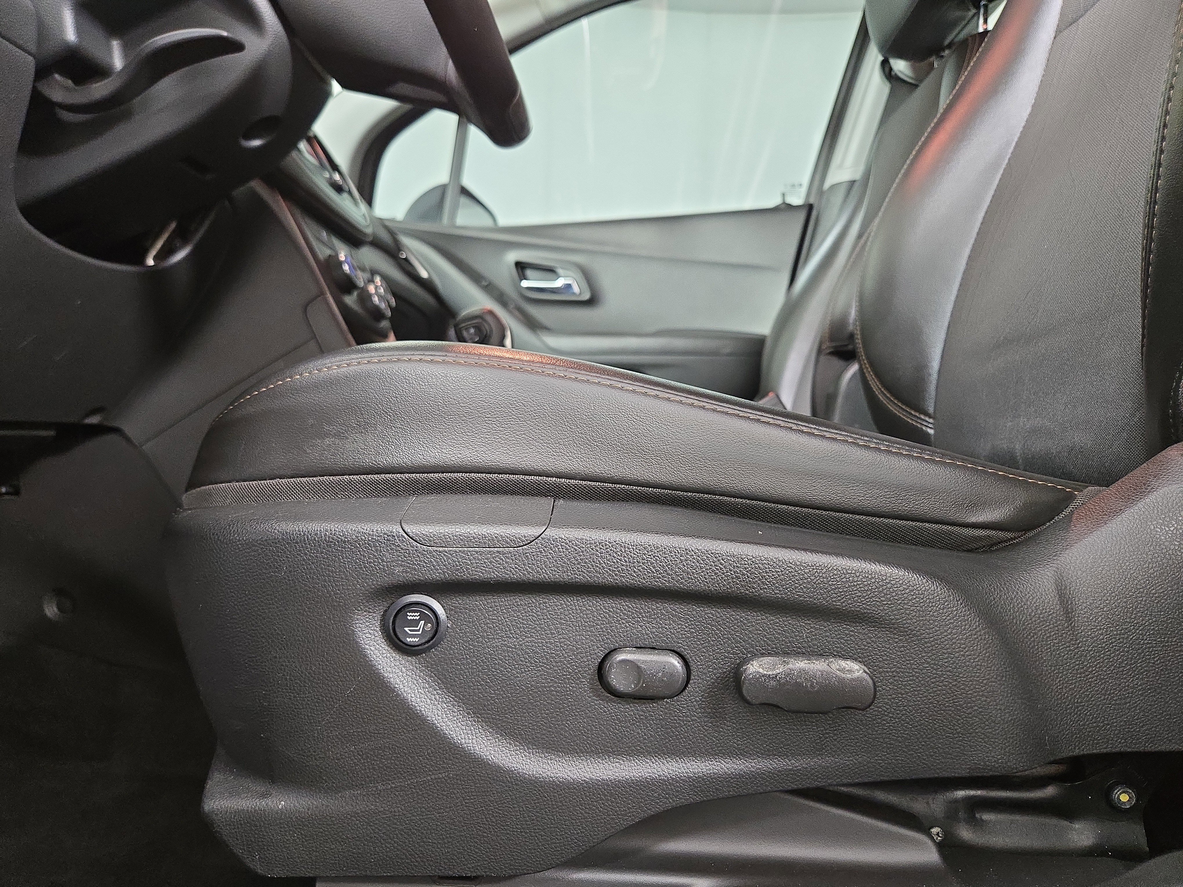 Used 2019 Chevrolet Trax LT w/ LT Convenience Package image 30