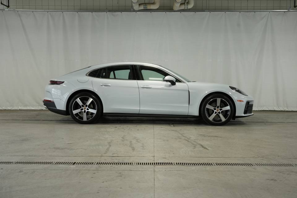 New 2025 Porsche Panamera 4 image 6