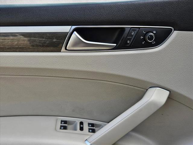 Used 2017 Volkswagen Passat 3.6 SEL Premium FWD image 25