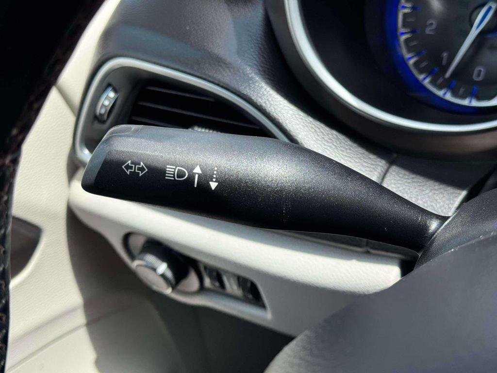 Used 2018 Chrysler Pacifica Touring-L Plus w/ Advanced Safetytec Group image 25