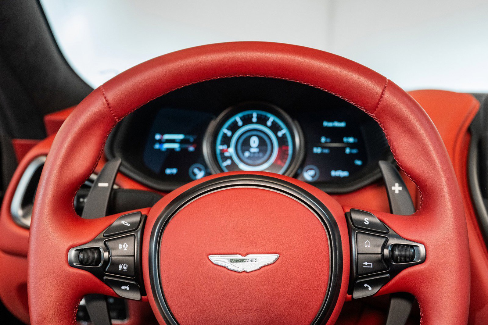 Used 2023 Aston Martin DB11 V8 image 11