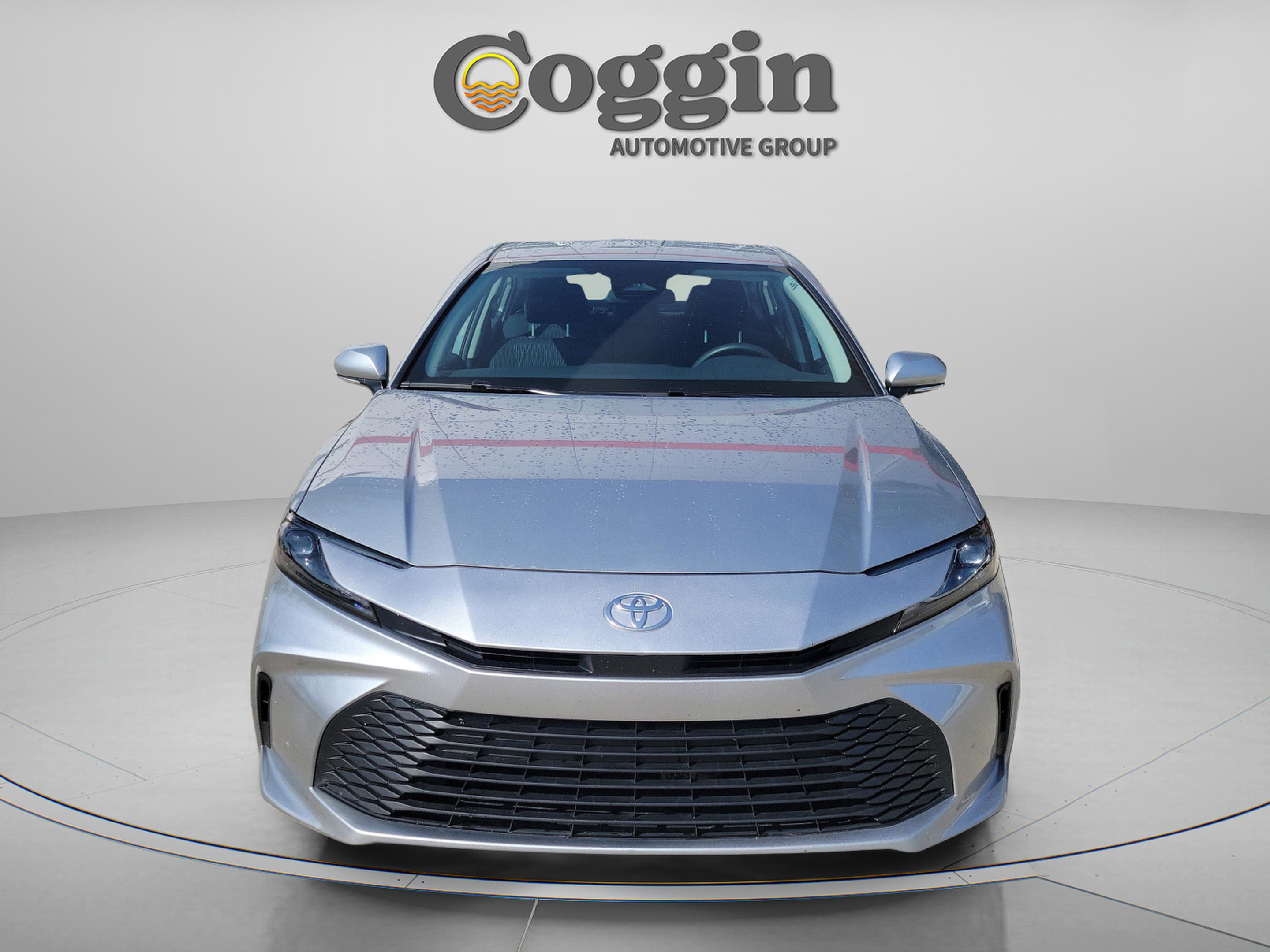 Used 2025 Toyota Camry LE FWD image 5
