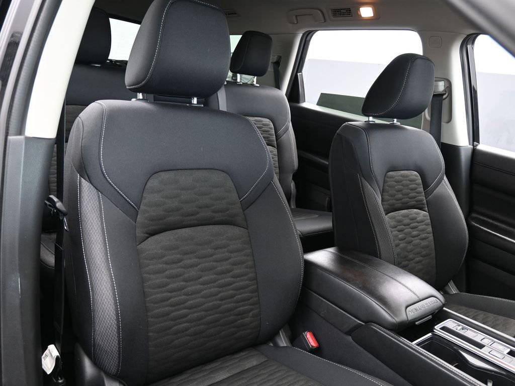 Used 2025 Nissan Pathfinder SV image 47