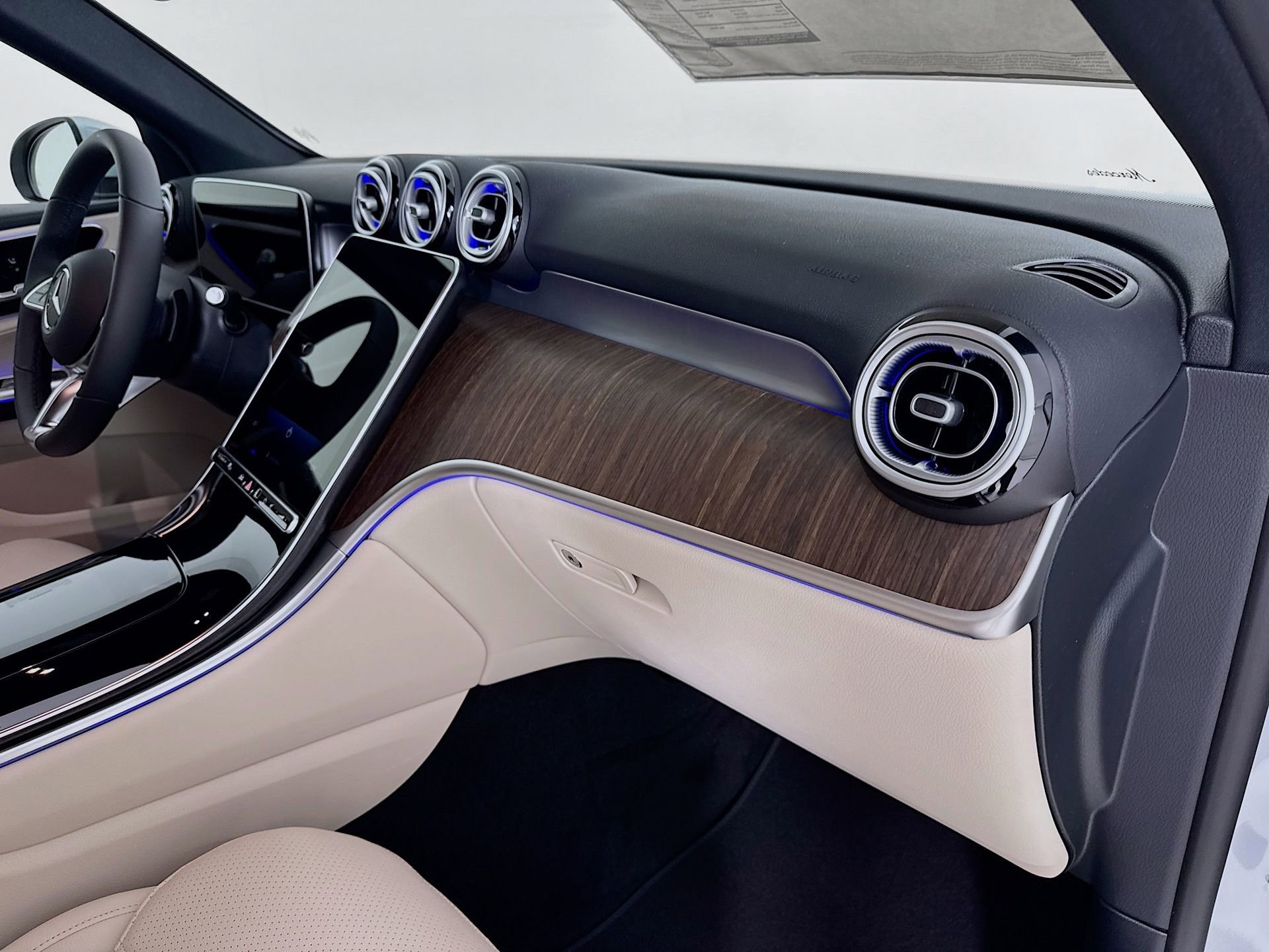 New 2026 Mercedes-Benz GLC 300 image 31