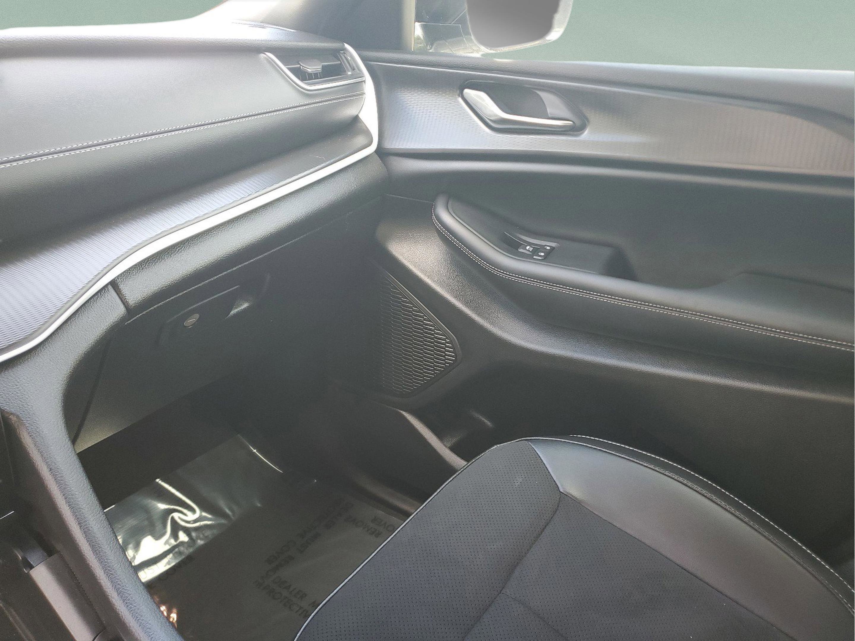 Certified 2024 Jeep Grand Cherokee Altitude image 26