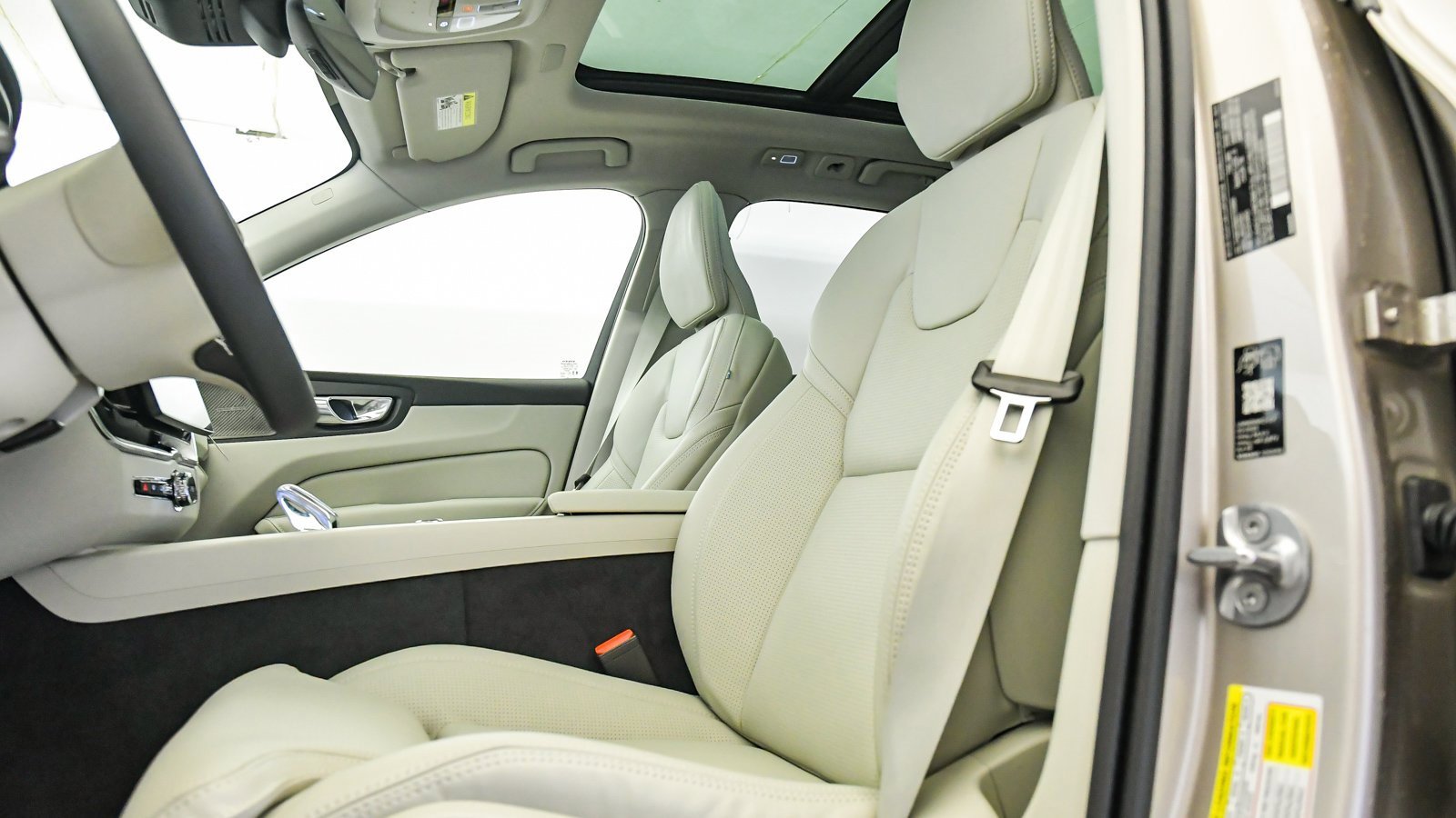 New 2026 Volvo XC60 B5 Ultra w/ Protection Package Premier image 22