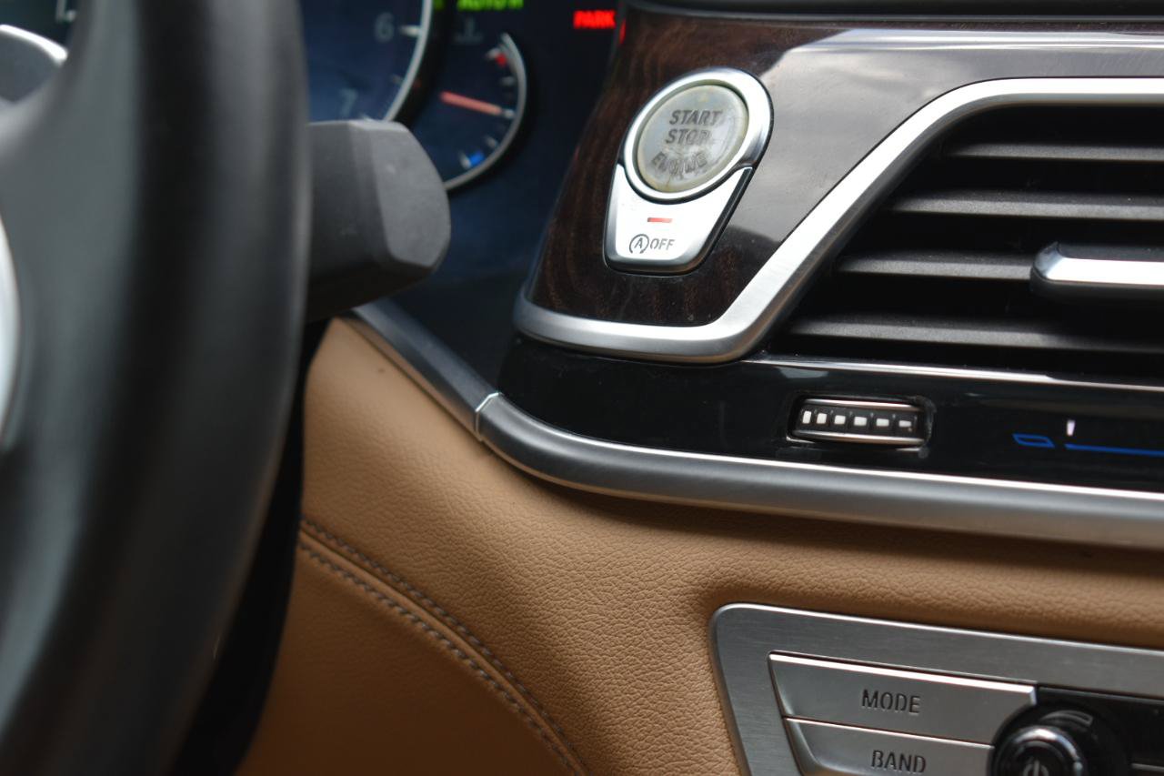 Used 2019 BMW 750i w/ Executive Package RWD image 45