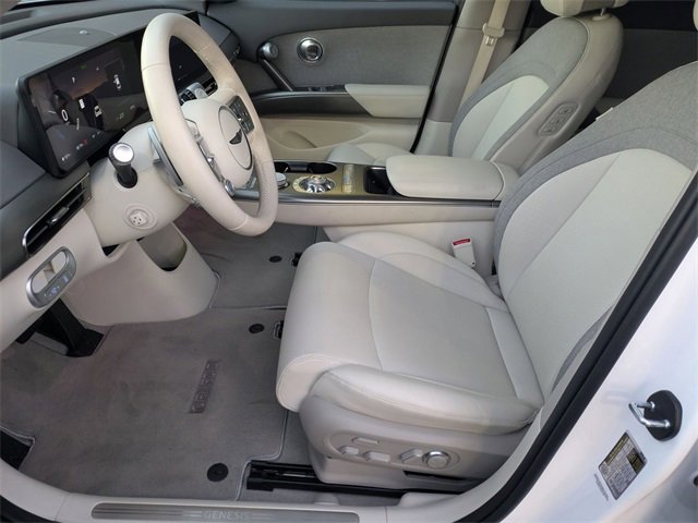 Used 2025 Genesis GV60 RWD image 11