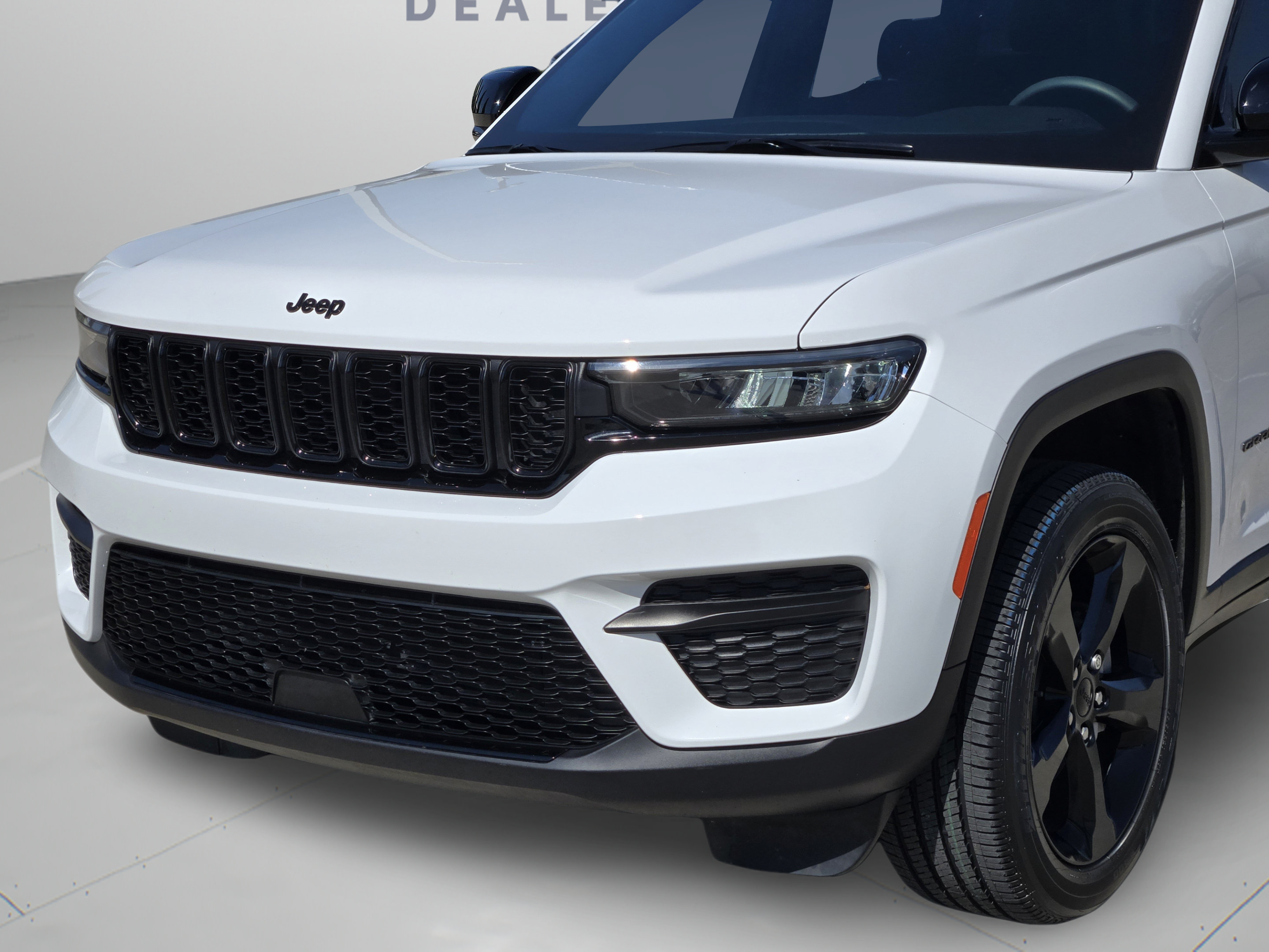 Used 2025 Jeep Grand Cherokee Altitude AWD/4WD image 30