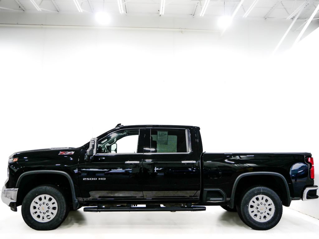 Used 2024 Chevrolet Silverado 2500 LTZ w/ LTZ Plus Package AWD/4WD image 4