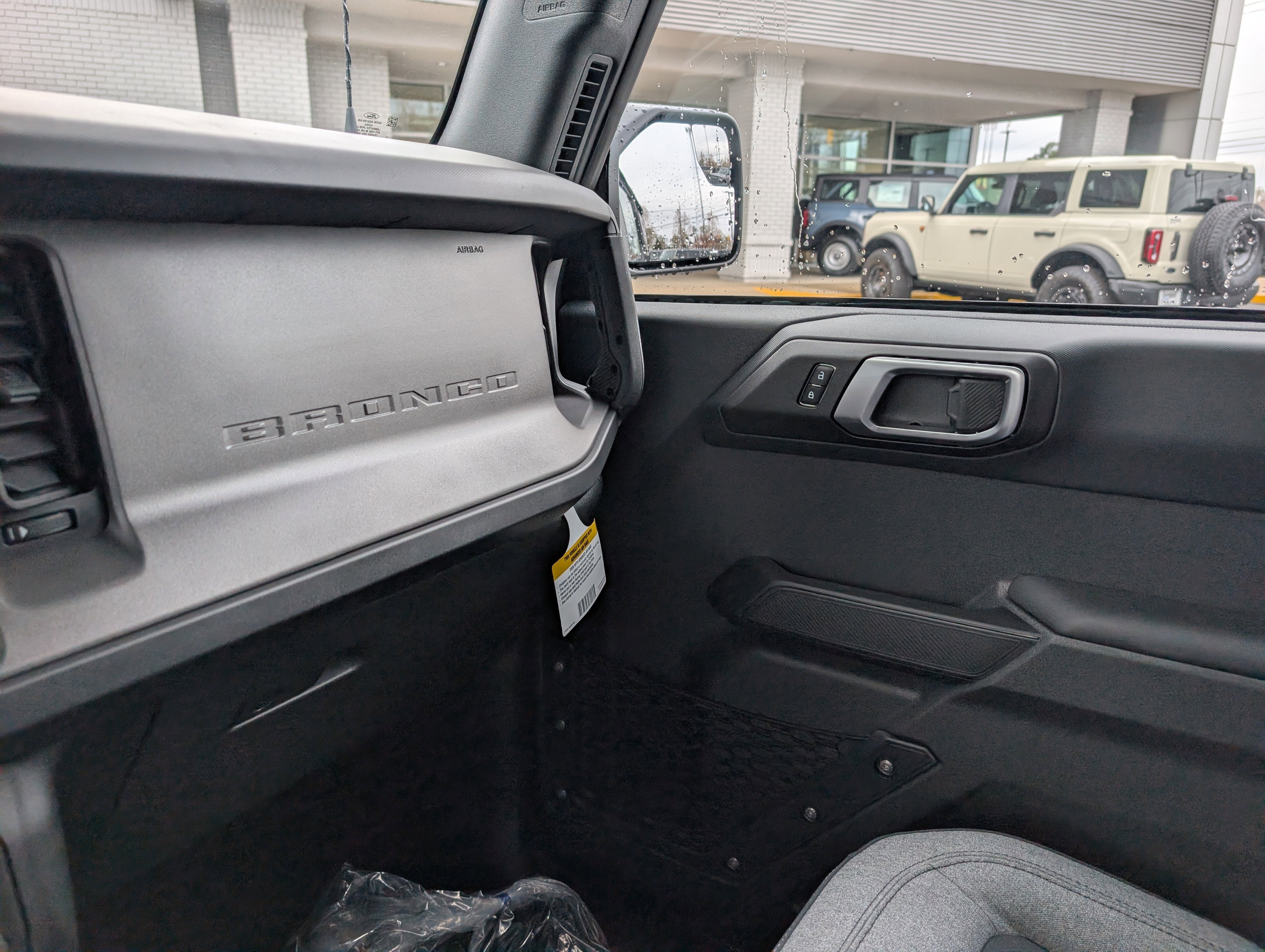 New 2025 Ford Bronco 4-Door image 29