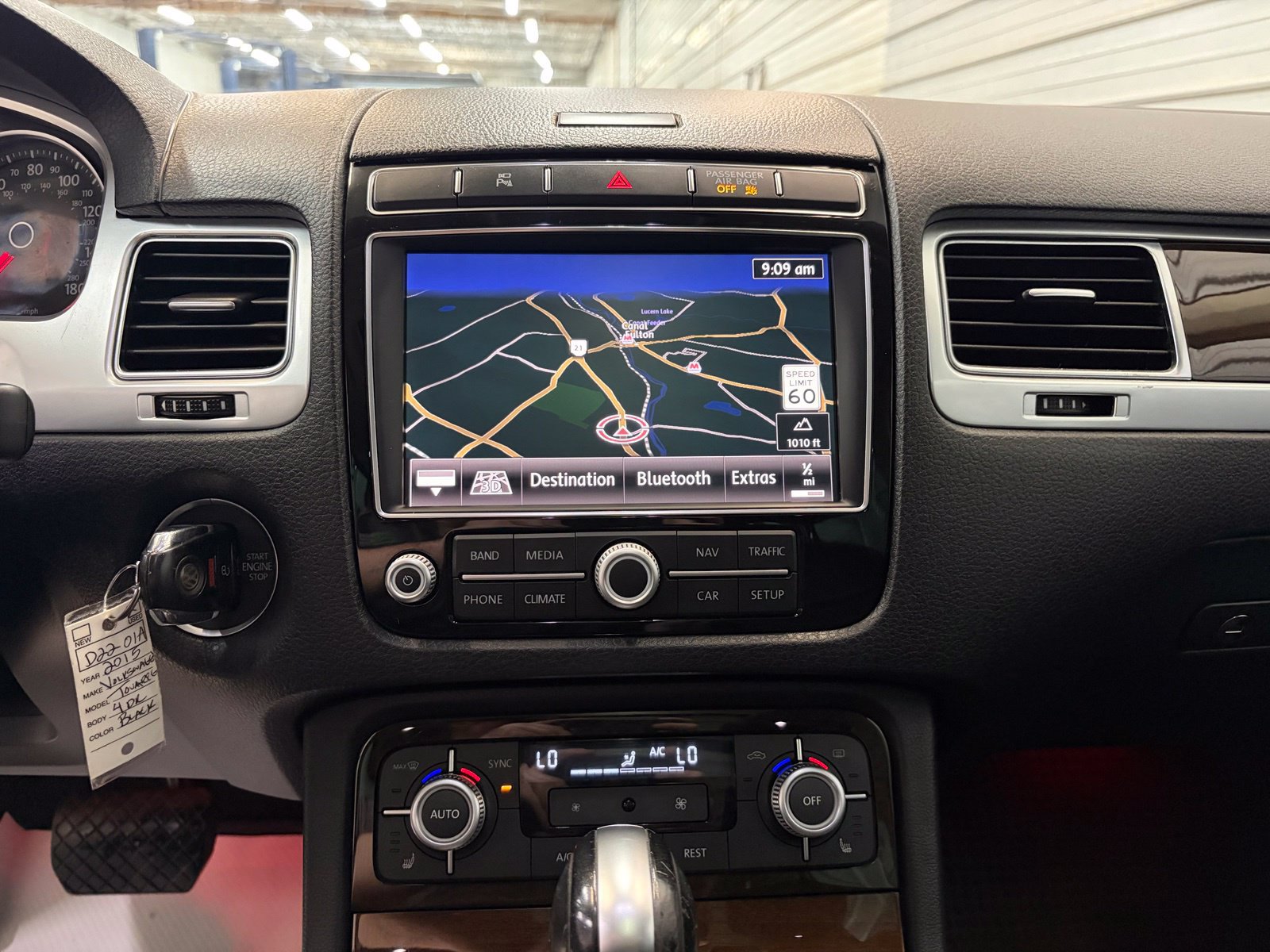 Used 2015 Volkswagen Touareg TDI AWD/4WD image 18