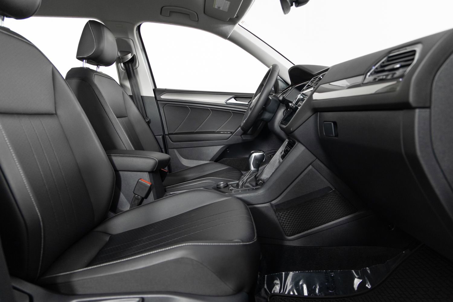 Used 2022 Volkswagen Tiguan SE image 27