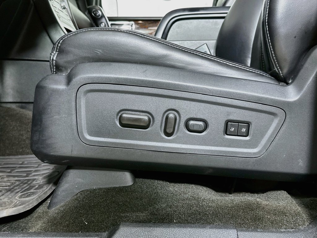Used 2017 Lincoln Navigator L Select RWD image 23