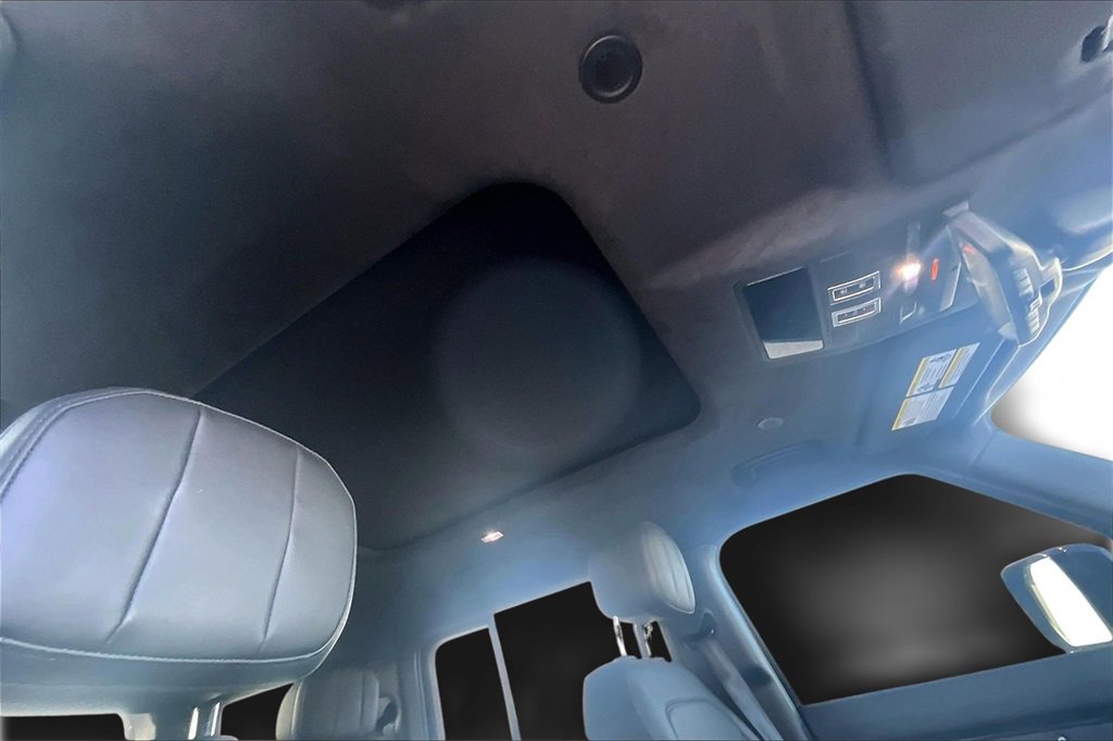 Used 2025 Land Rover Defender 130 X image 17