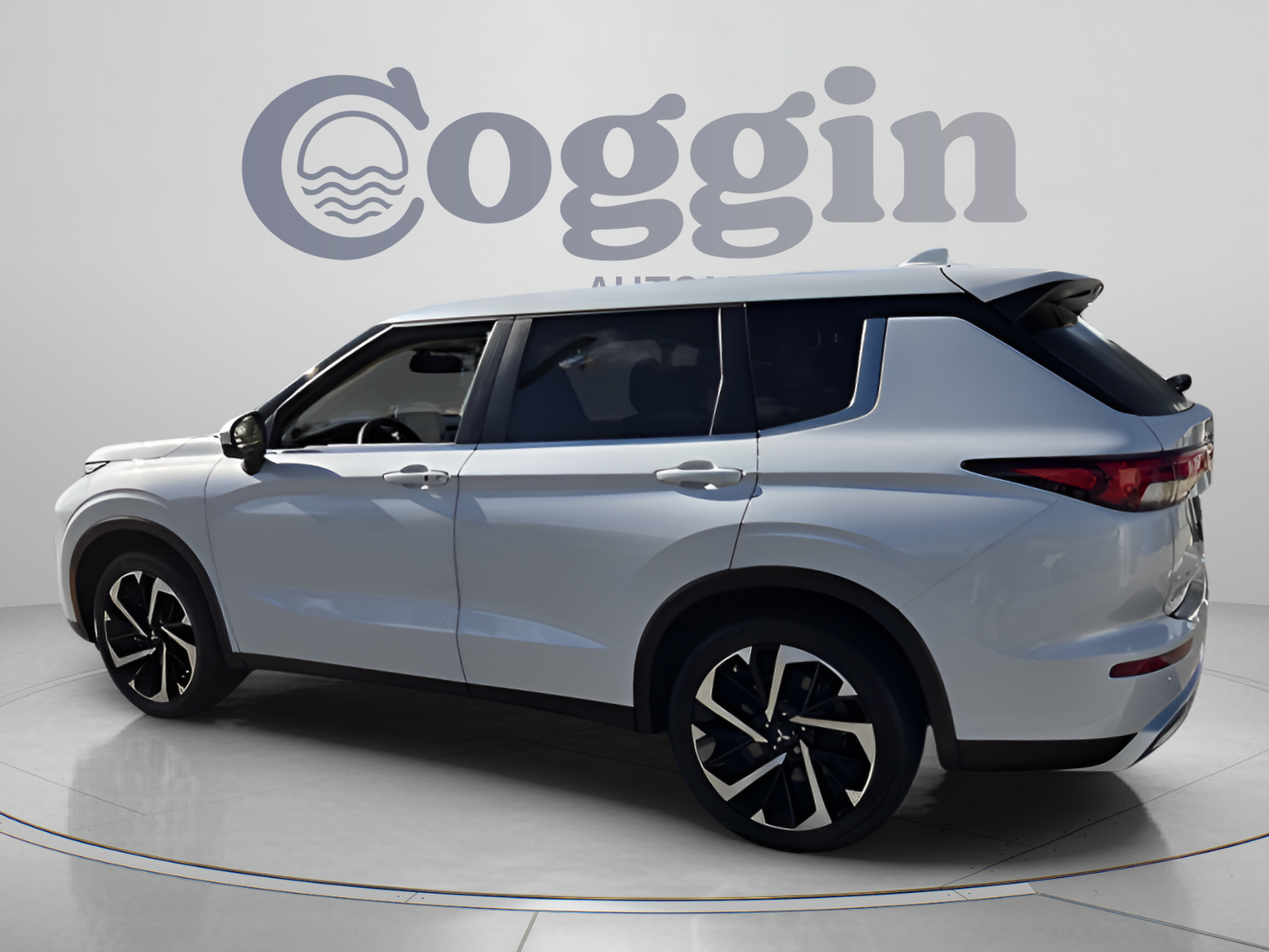 Used 2024 Mitsubishi Outlander SE FWD image 3