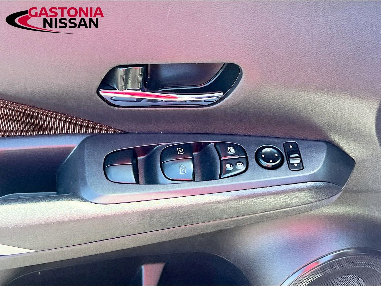 Used 2024 Nissan Kicks SR FWD image 21