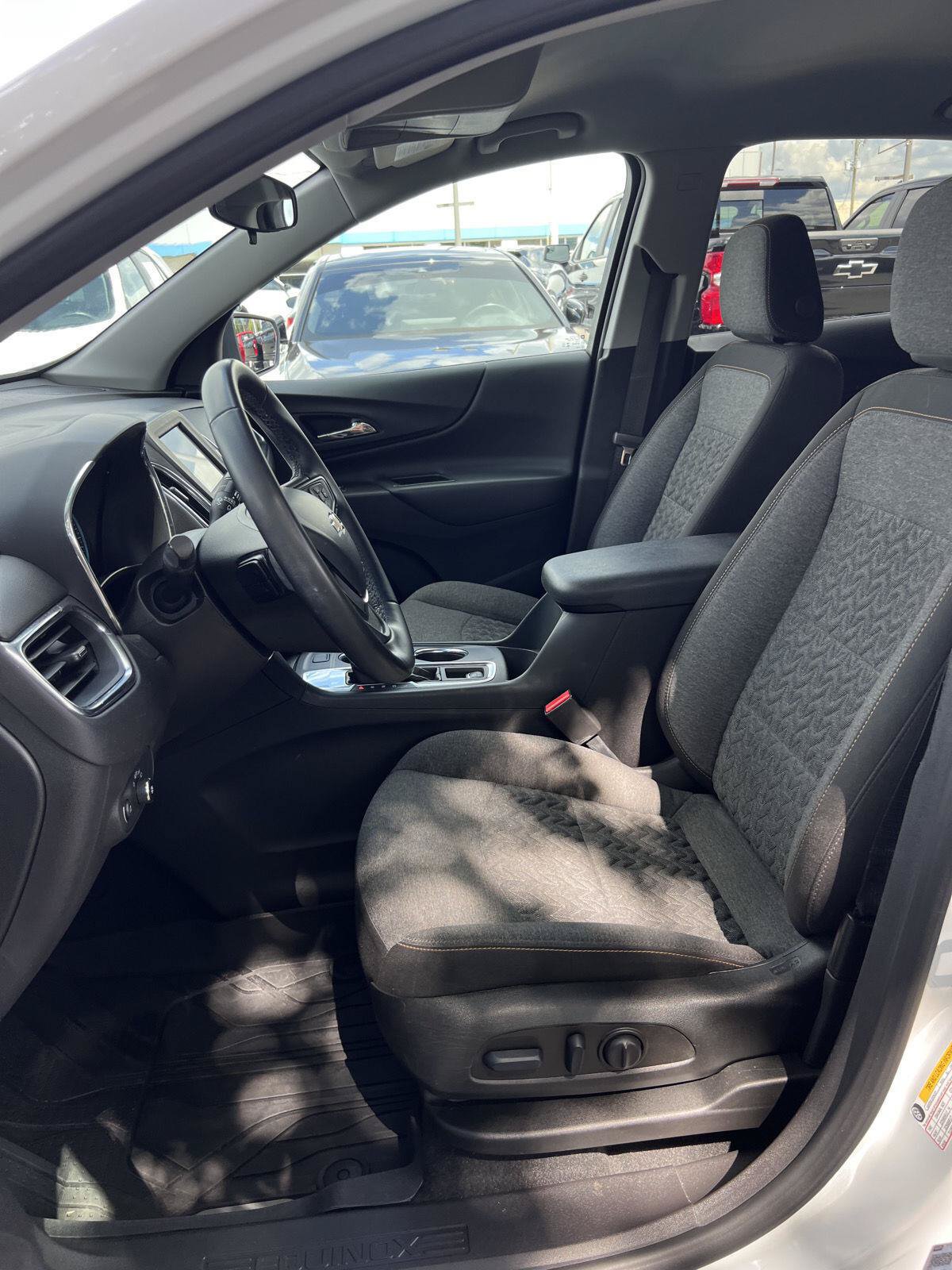 Used 2024 Chevrolet Equinox LT w/ LPO, Floor Liner Package FWD image 4